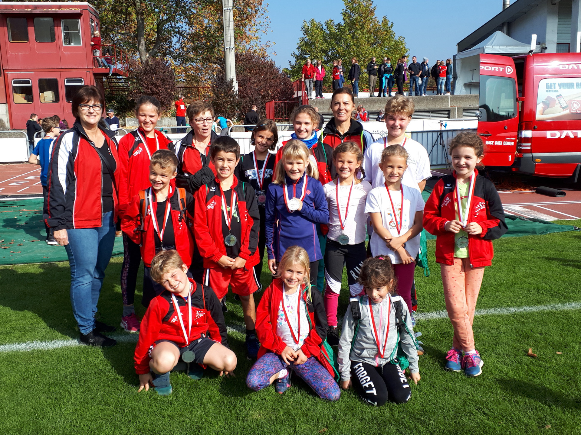 Gruppenbild mit den Läuferinnen, Läufern und Leiterinnen