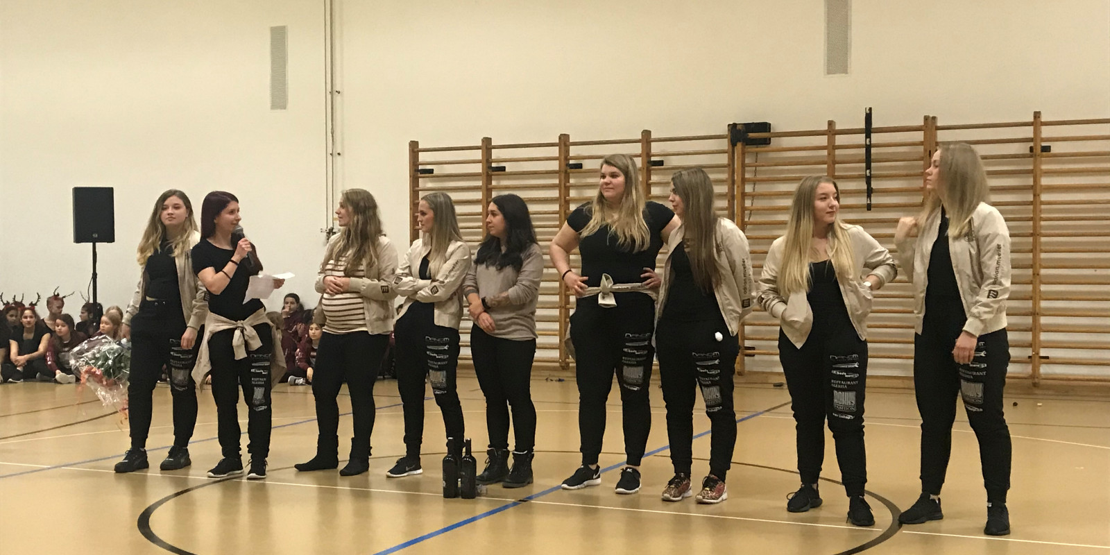 Das MnD-Leitungsteam mit Sidney Strübin, Aurélie Walther, Nina Edenharter, Marilena Massaro, Veronica Cristobal, Elise Acket, Tania Isner, Svenja Schürch und Melanie Häfeli (es fehlt Sara Kern)