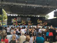 mit weiteren Vorführungen