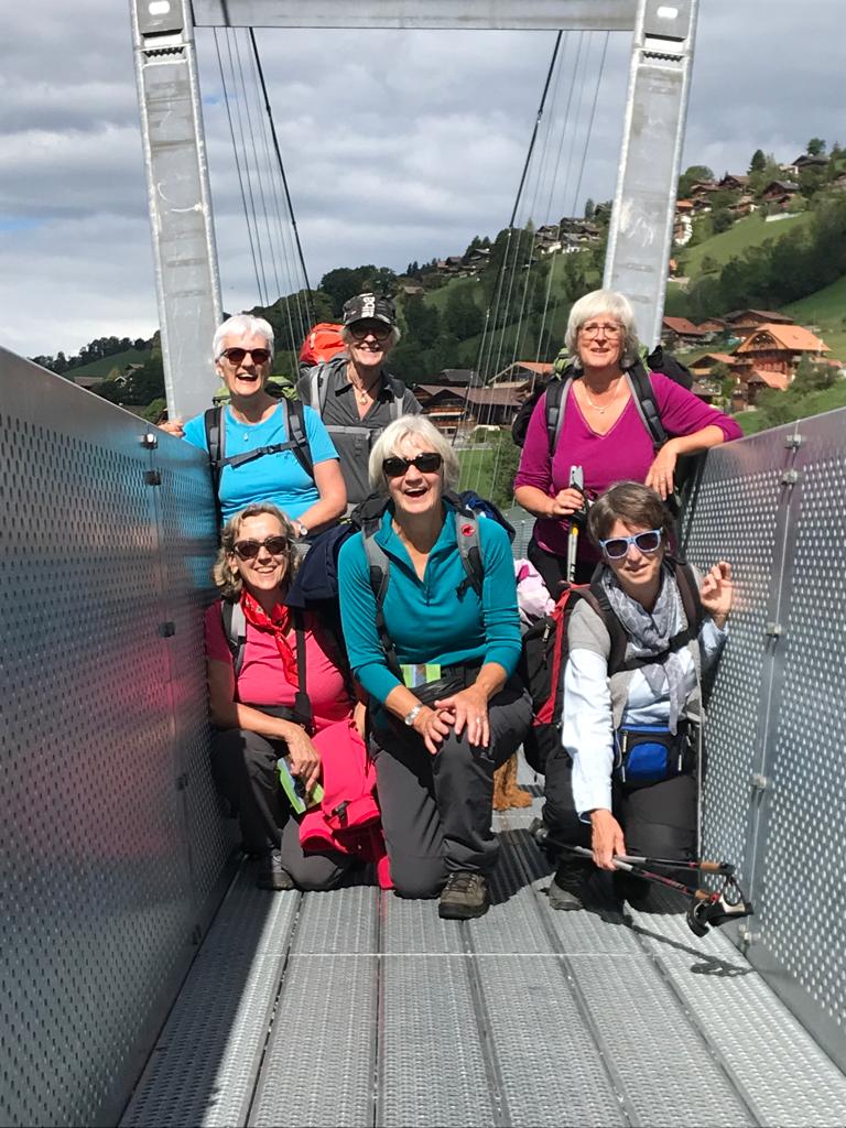 Gruppenbild auf der Hängebrücke