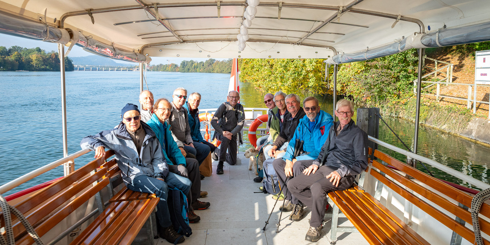 Überfahrt von Kaiseraugst nach Herten: Thomas, Armin, Felix, René, Heinz, Thomas, Urs-Martin, Thomas, Werner, Geri, Peter (und Hund Easy)